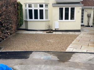 Gravel Driveway with Indian Sandstone Pathways in Oxford