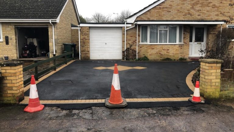 Tarmac Driveway with Pattern Insert in Bicester